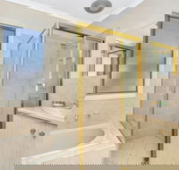 Green Reef Beach House - Kawana Tourism