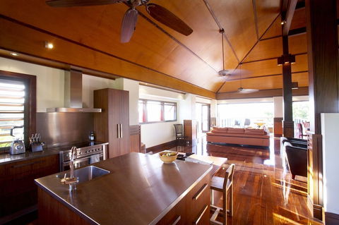 Lotus House - Kawana Tourism 4