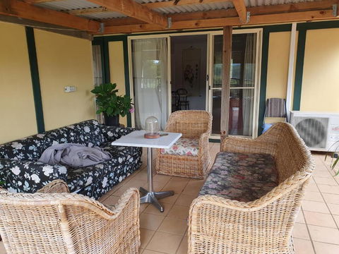 Oaktree Guest House - Kawana Tourism 5