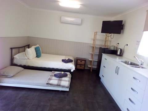 Silver Wattle Caravan Park - Kawana Tourism 3