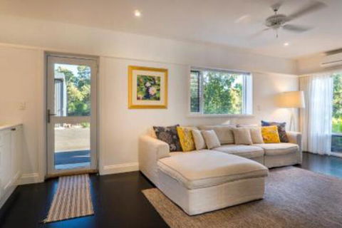 The White House At Wallcliffe Farms - Kawana Tourism 5