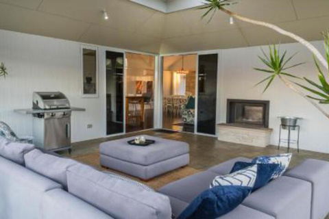 The White House At Wallcliffe Farms - Kawana Tourism 4