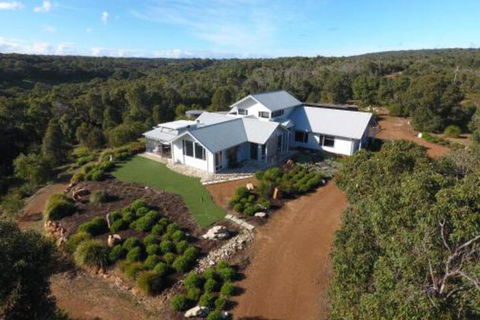 The White House At Wallcliffe Farms - Kawana Tourism 0