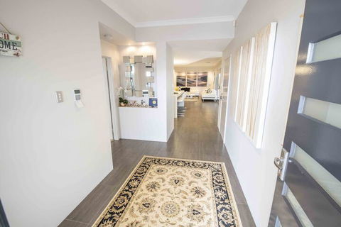 Magnificent Beach Retreat - Kawana Tourism 1