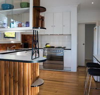 Main Retreat  Cottage - Kawana Tourism