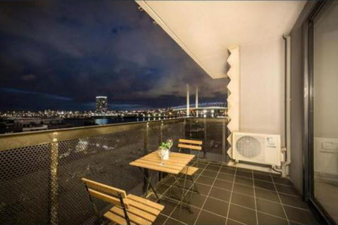 Water Views Lovely 2BRs Free Tram Zone Close To Everything! - Kawana Tourism 3