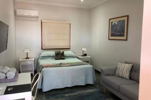 The Block Vista B & B - Kawana Tourism 5
