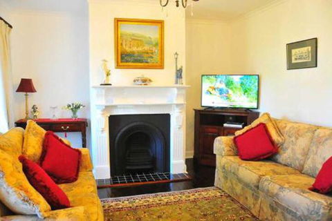 Ornee Cottage - Kawana Tourism 3