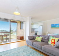Beachside Bliss 12 Kingsway - Kawana Tourism