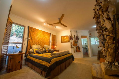 The Tree House. Treetop Living Near The Ocean Coolum Beach QLD Australia - Kawana Tourism 5