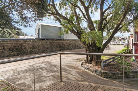 JOHANSSONS PERCH COTTAGE - Kawana Tourism 1