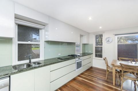 JOHANSSONS PERCH COTTAGE - Kawana Tourism 4