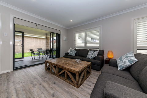 Tomaree Road 19 The Cottage - Kawana Tourism 4