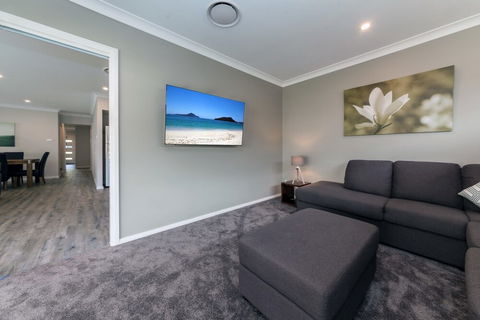 Tomaree Road 19 The Cottage - Kawana Tourism 0
