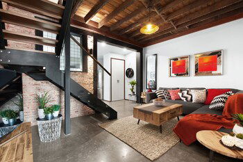 UNIQUE - New York Loft Style Townhouse - Kawana Tourism 4