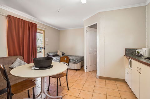 Karratha Caravan Park - Kawana Tourism 0