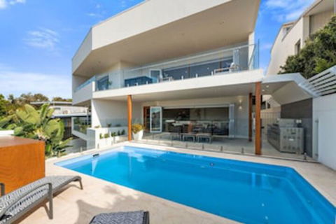 Ultimate Beach House - Kawana Tourism 0