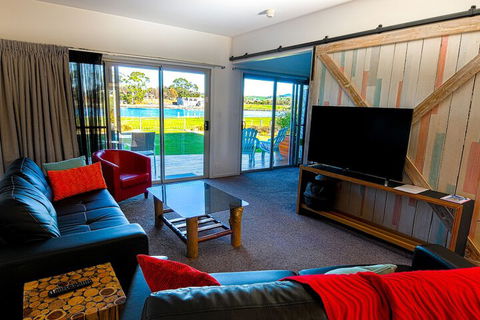 Ulverstone River Edge Apartments - Kawana Tourism 5