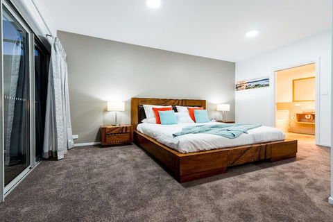 Ulverstone River Edge Apartments - Kawana Tourism 3