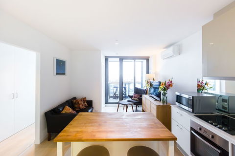 EVA, 1BDR Melbourne Apartment - Kawana Tourism 3
