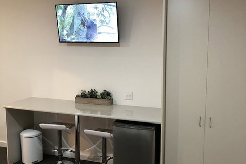 Brolga Hotel Motel - Kawana Tourism 7