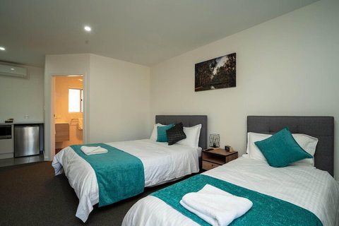 Brolga Hotel Motel - Kawana Tourism 4