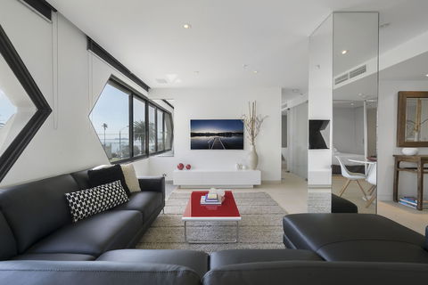 ELAINE, 2BDR St.Kilda Apartment - Kawana Tourism 1