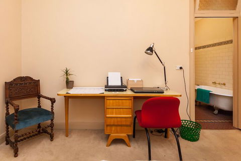 MADELINE, 1BDR Fitzroy Apartment - Kawana Tourism 1