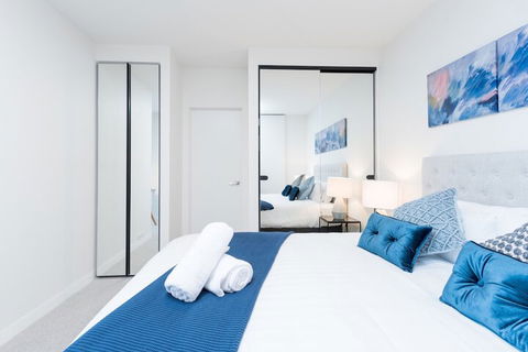 Docklands Delight - Kawana Tourism 2