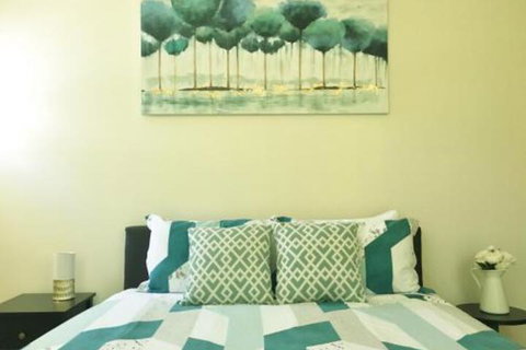 Three Sisters Garden Cottage - Kawana Tourism 5