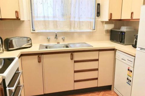 Three Sisters Garden Cottage - Kawana Tourism 4