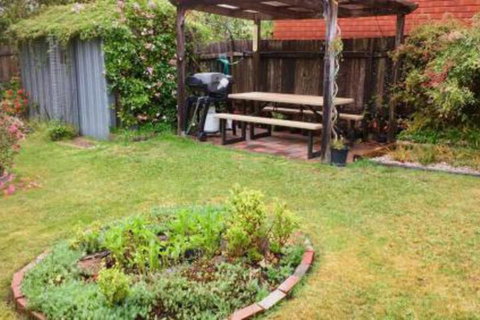 Three Sisters Garden Cottage - Kawana Tourism 3