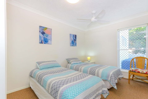 Triton Shores Holiday Apartment - Kawana Tourism 3