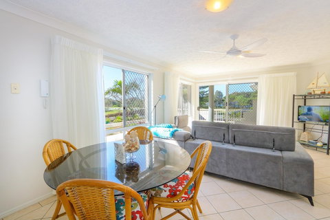 Triton Shores Holiday Apartment - Kawana Tourism 6