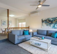 Parkview Villa 2 Luxury 3 Bedroom Home - Kawana Tourism