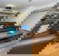 Maggies Beachfront Apt. 4 - Kawana Tourism