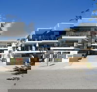 Maggies Beachfront Apt. 8 - Kawana Tourism