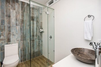 Half Moon Cottage - Kawana Tourism 3