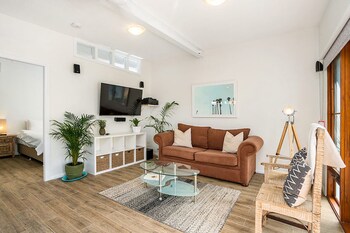 Half Moon Cottage - Kawana Tourism 0