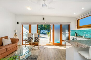 Half Moon Cottage - Kawana Tourism 1