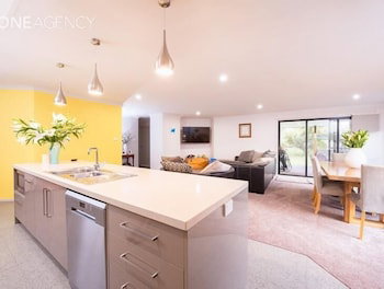 Euphoria House - Kawana Tourism 0