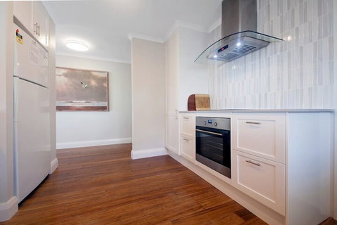 The Anchorage Unit 12 / 9 Laman Street - Kawana Tourism 3