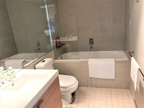 Readyset Apartments At Central Pier - Kawana Tourism 5