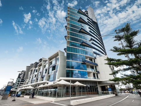 Readyset Apartments At Central Pier - Kawana Tourism 1