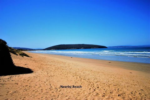 Architecturally Designed Beach House - Kawana Tourism 2