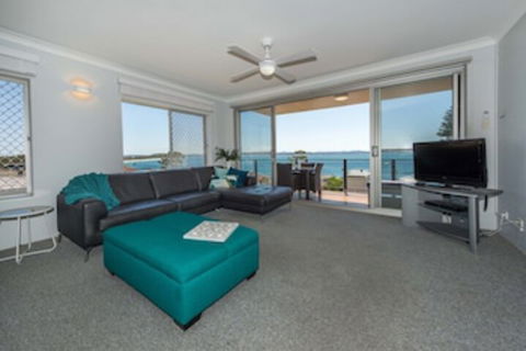 Sundeck Unit 7 - Shoal Bay - Kawana Tourism 0