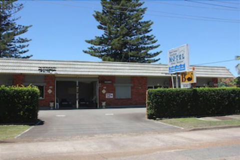 Black Swan Waterfront Motel Not Suitable For Children - Kawana Tourism 1