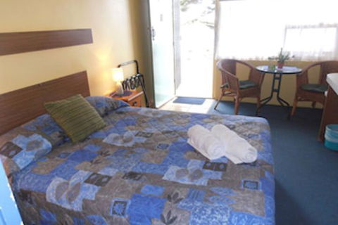 Black Swan Waterfront Motel Not Suitable For Children - Kawana Tourism 3