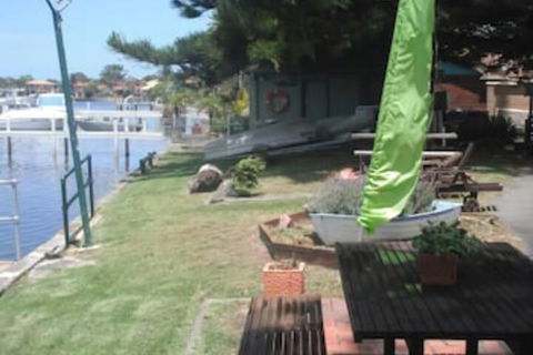 Black Swan Waterfront Motel Not Suitable For Children - Kawana Tourism 7