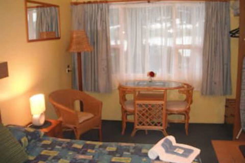 Black Swan Waterfront Motel Not Suitable For Children - Kawana Tourism 2
